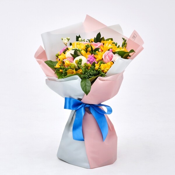 꽃집청년들,프리지아 분홍 계절꽃다발